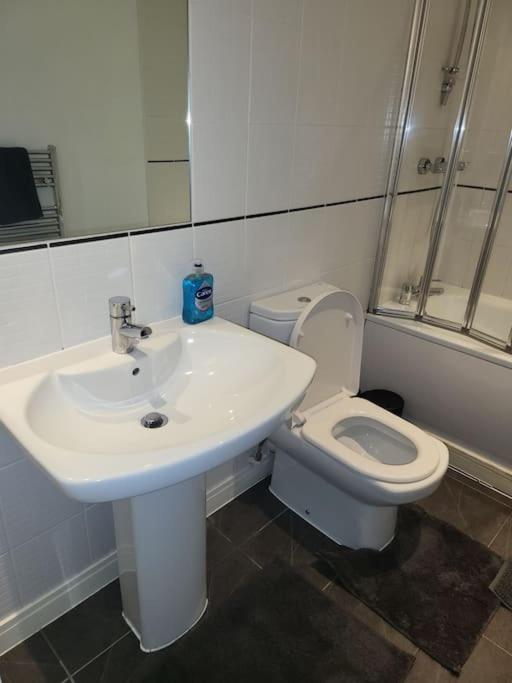 Awesome 1 Bedroom Apartment مانشستر المظهر الخارجي الصورة